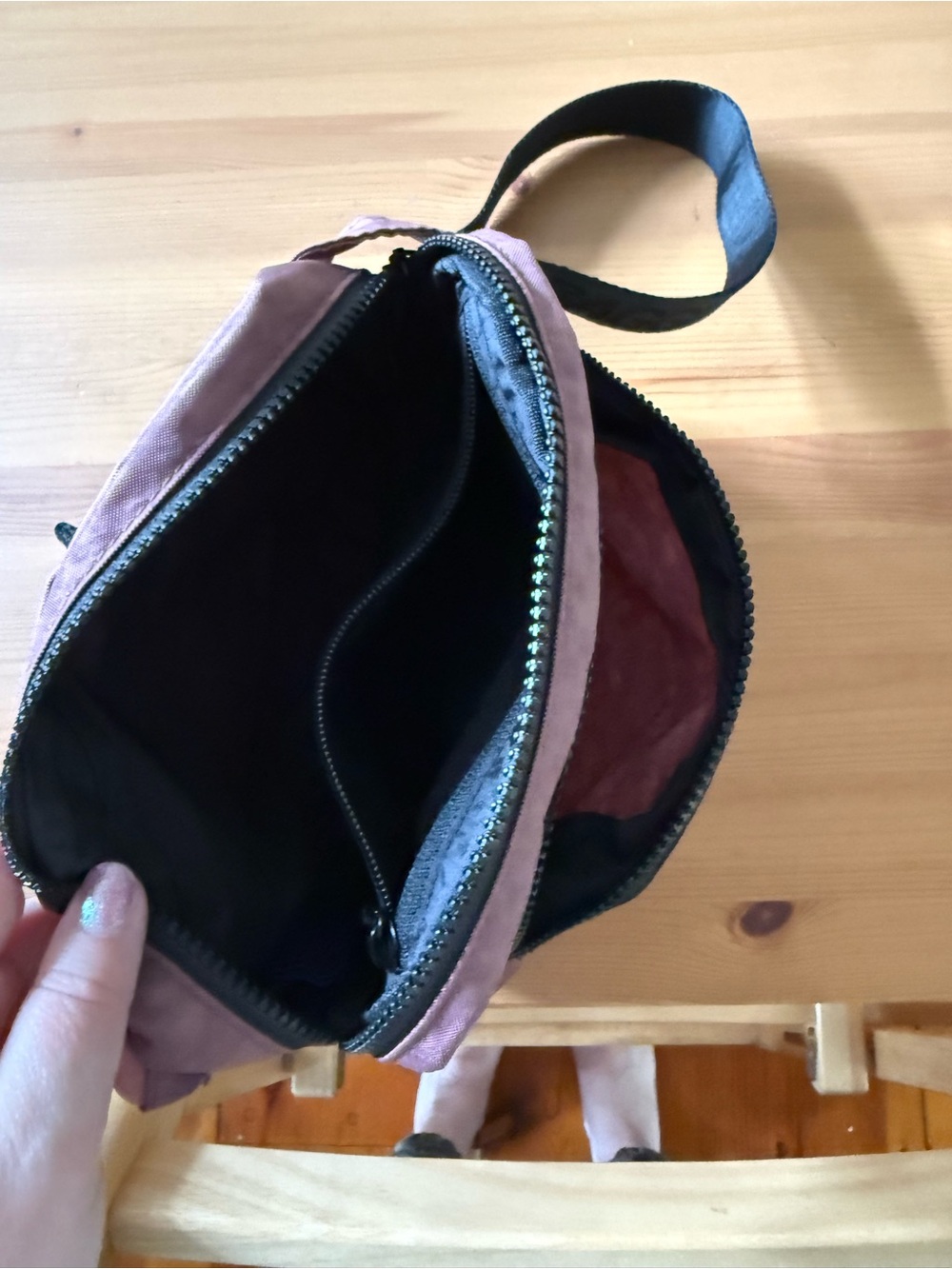 BAGGU Raisin Crossbody Sling Bag with Black Strap - Picture 4 of 6